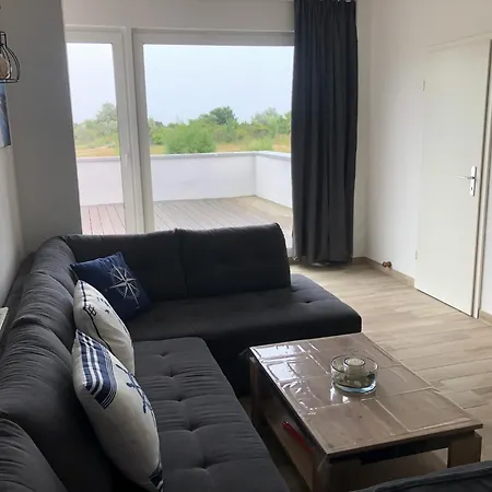 Auf Feiningers Spuren Durch Moenchgut 1 Apartment Lobbe